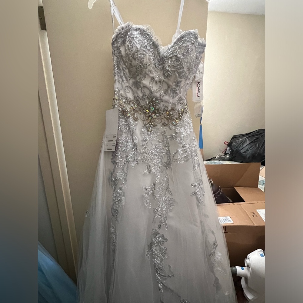 Beautiful white gown NWT